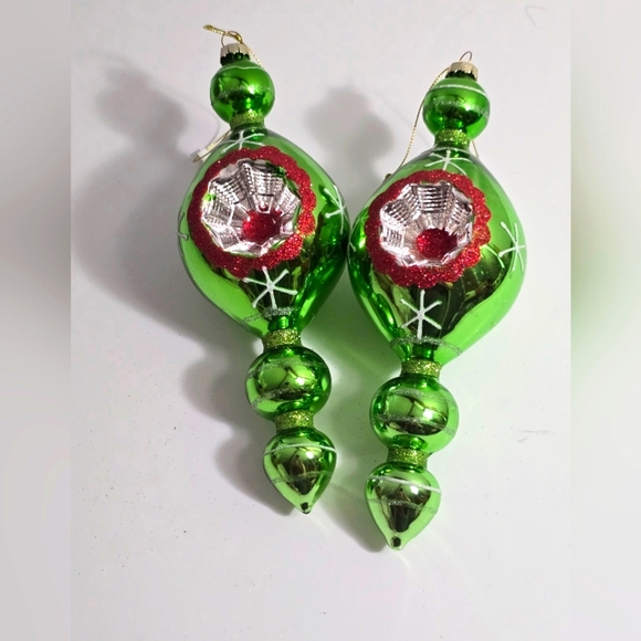 Kirklands home 2 green and red shiny glass glitter ornaments Vintage Look new - Picture 1 of 3